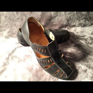 Fly Foot Womens Slip-On Sandals